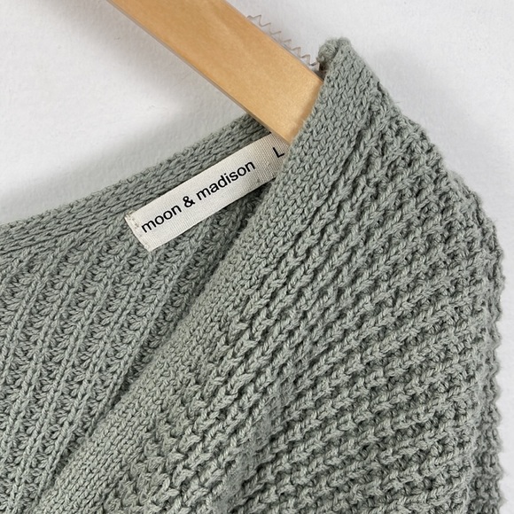 Moon & Madison Sage Knit Knot Back Crop Sweater - L - Picture 3 of 5